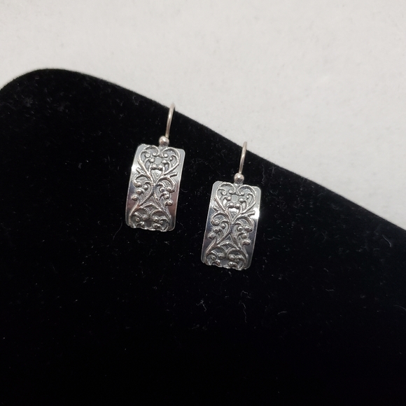 Silpada Oxidized Sterling Scroll Earrings - Picture 11 of 16